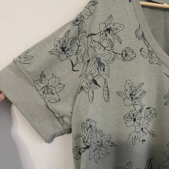 Jane & Delancey Olive Green Sweater Top Size 2X Floral V-Neck Short Sleeve - Picture 3 of 12